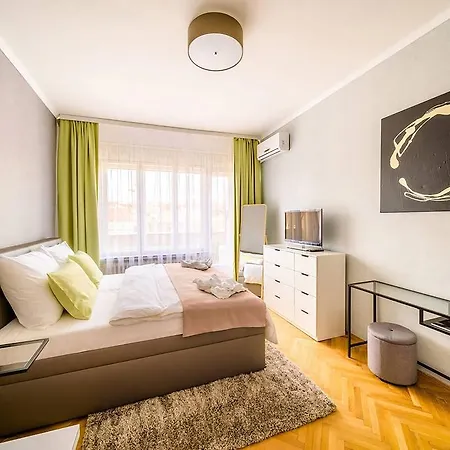 Romantic Oasis With A/c + Terrace Apartman Prága